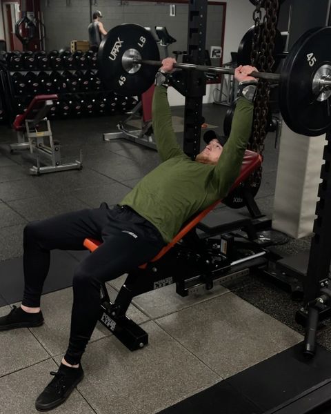 Great chest day today with and Hit some chest incline bench press which is shown here 🤝